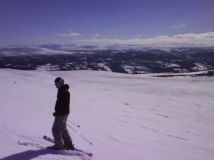 härlig vårdag att leka på skutan . Foto: Peter Andersson. Åkare: Stefan Andersson.