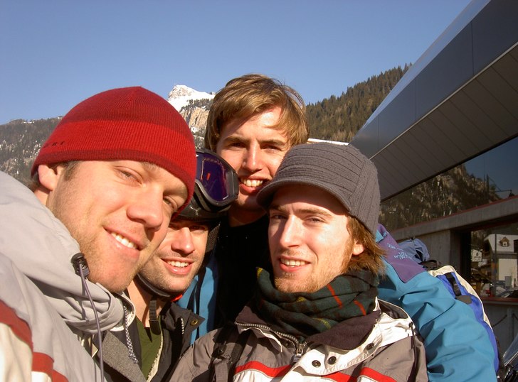 solen skiner, liften har startat. Foto: Stefan Hägnesten. Åkare: gänget.