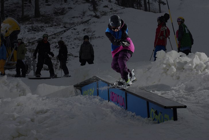 bs noseslide to fs boardslide . Foto: Björn. Åkare: Viktor Larsson.