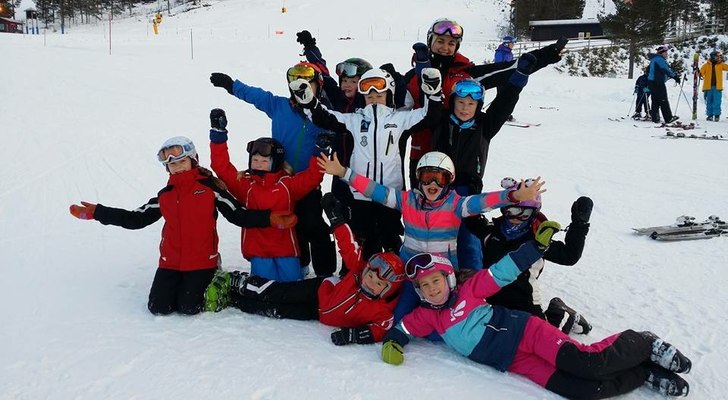 Endelig har vi åpnet bakken:-) åpningstider som .