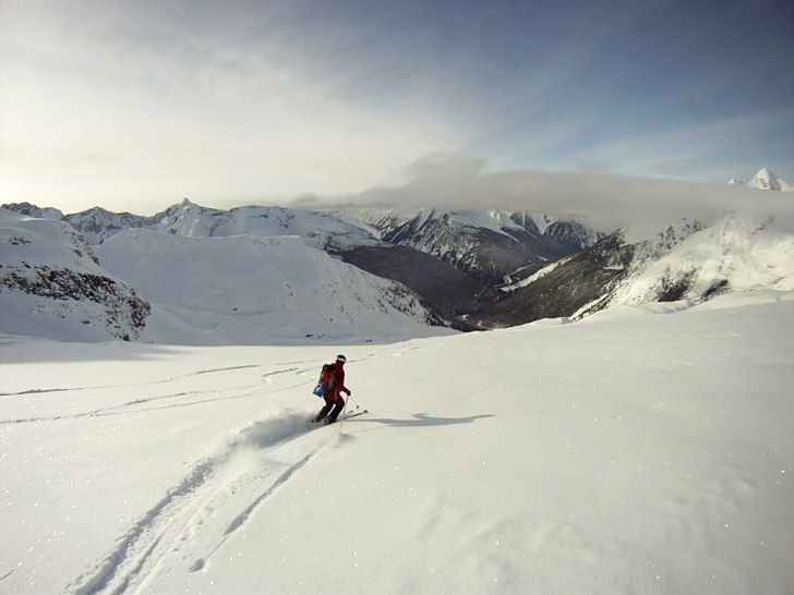 5 timmar senare får vi ett åk på 1300 fallhöjd. Foto: Jesper Petersén. Åkare: Tobias Andersson.