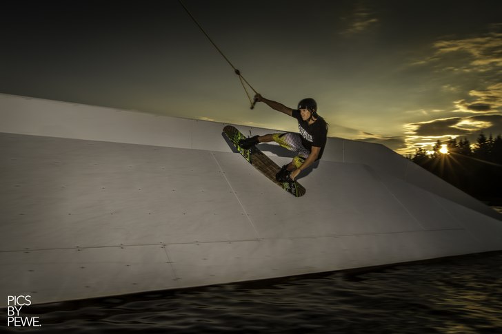 Wall ride
www.facebook.com/picsbypewe. Foto: Peter Vahlfridsson. Åkare: Eric Marberg.