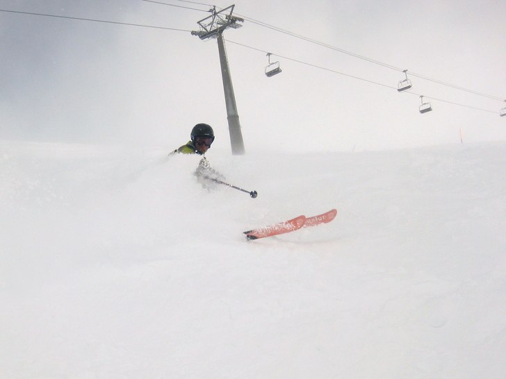 Tänk vad lite snö kan göra åt en vanlig pist :. Foto: Hans Frid. Åkare: Birger Tenow.