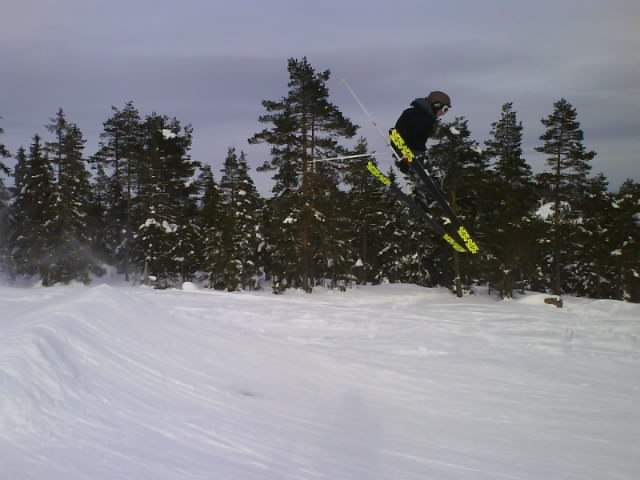 Hoppar lite i Fjällberget. Foto: Denise Bergström. Åkare: Jimmy.