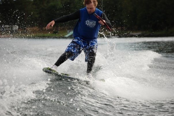 lipslide med wakeskate!. Foto: Markus Henriksson. Åkare: Linus Ferm.