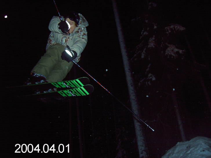 kamekaze hopp. Foto: anton. Åkare: oskar.