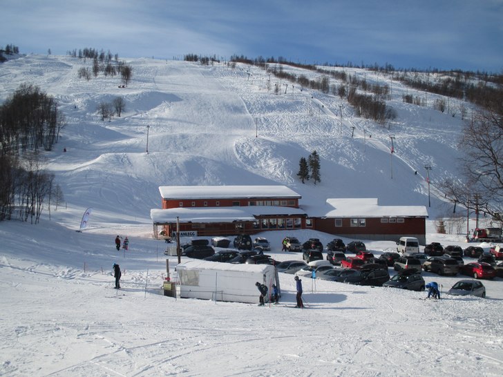 VI HAR ÅPENT ONSDAG 5. APRIL KL 1730-21
Etter lit.