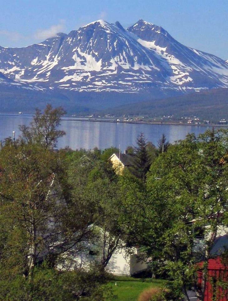 Utsikt från jobbet söderut mot Malangenhalvön. . Foto: Björn Biller.