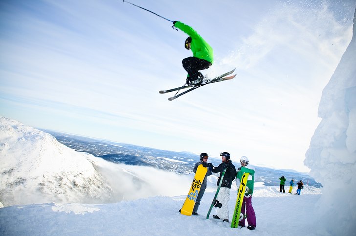 Biffen laddar på och flyger över transportsträc. Foto: Simon Sjörén www.sjoren.se. Åkare: Oskar Fredlander.