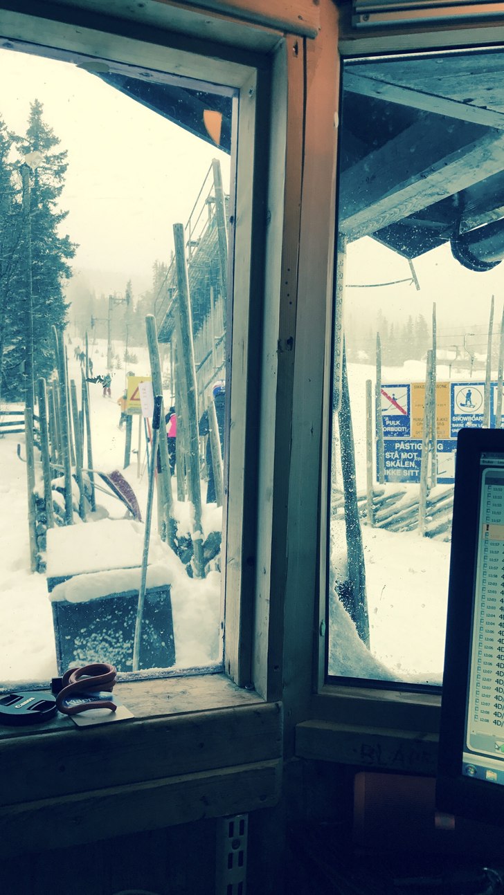 Medbringerne klirrer. 
.