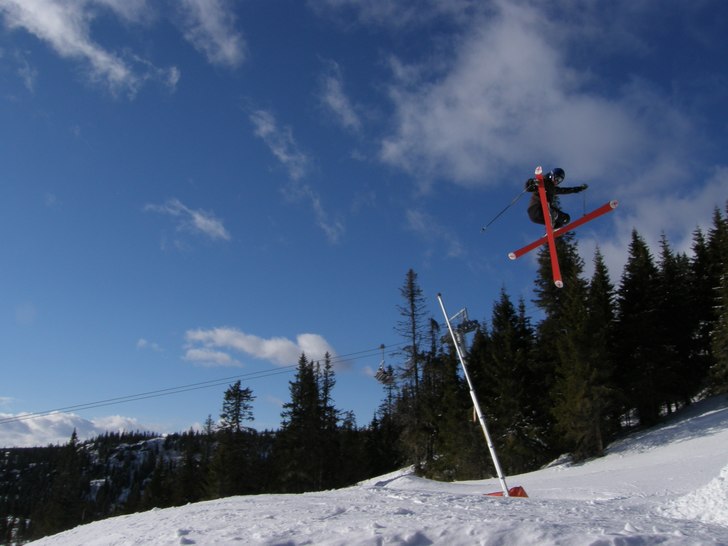 Foto: Johan Hjärpe. Åkare: Gustaf Sköld.