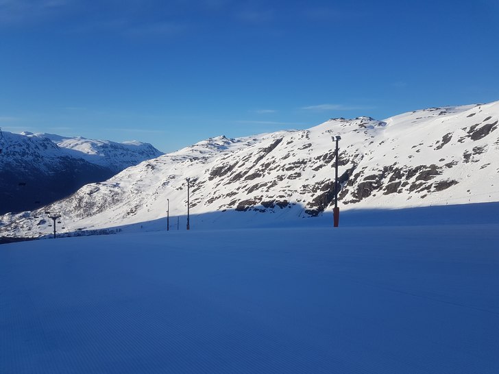 Lørdag
Lørdag morgen er det sol, vindstille og 7.