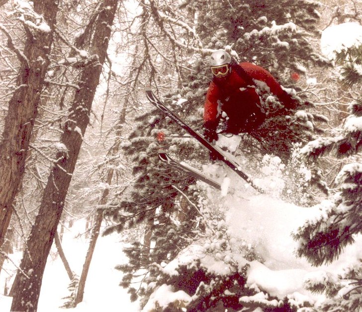En dag med mycket snö i Mathisskogen.. Foto: Johan Hellman. Åkare: Daniel Furberg.