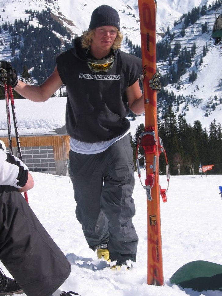 Jobbigt när inte liftarna funkar... Foto: Tomas Pernek. Åkare: Fredrik Mollqvist.