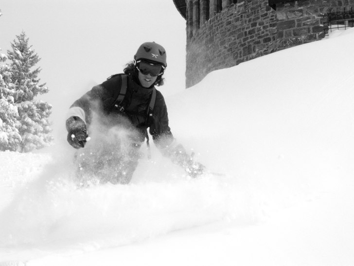 En snöig dag vid kapellet i närheten av Trübsee. Foto: Troels Thomsen. Åkare: Mikael Jönsson.
