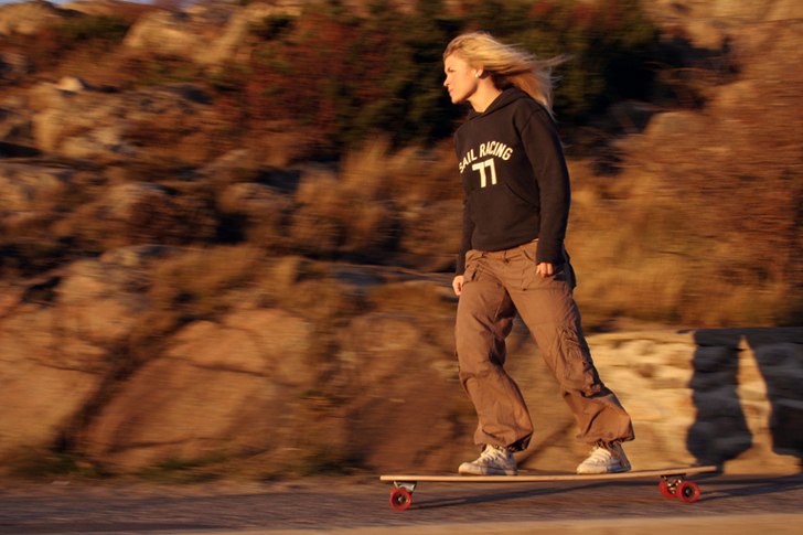 Härlig åkning vid havet i Kyvik, . Foto: Magnus Chöler. Åkare: Pauline Manhed.