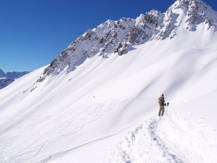 På väg ut till en offpistrepa.. Foto: Johanna. Åkare: Jag.