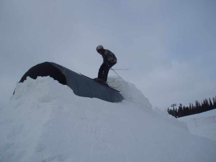 Jag plantar på ett stort rör:). Foto: Petter Andersson. Åkare: måns claesson.