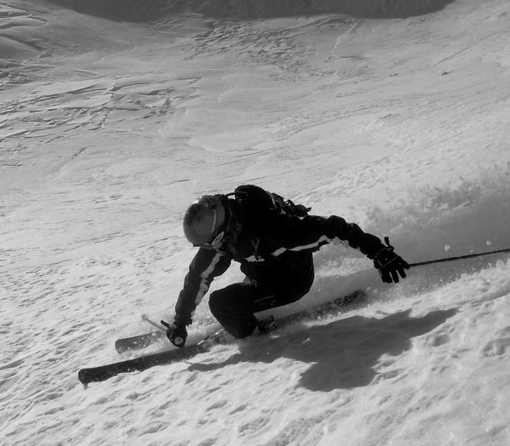Lite slashig snö i en fin brant, julen 2003 Cervi. Foto: Petteri Koste. Åkare: Henrik Mideroos.