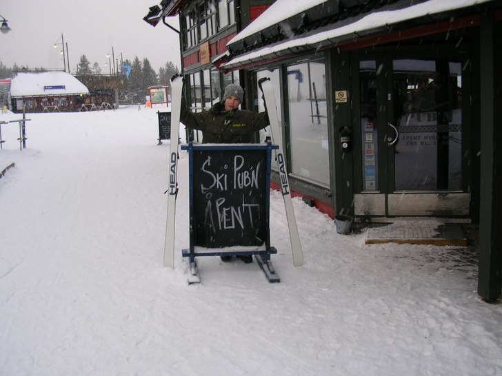 Ski pub`n i Trysil. Foto: Robin Eriksson. Åkare: Tobias Lindgren.