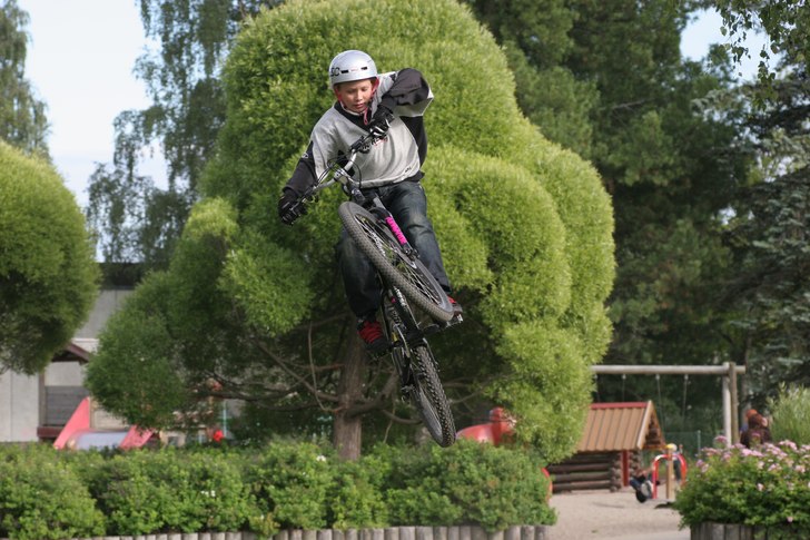 Hopp. Foto: Viktor Boström. Åkare: Marcus Marklund.