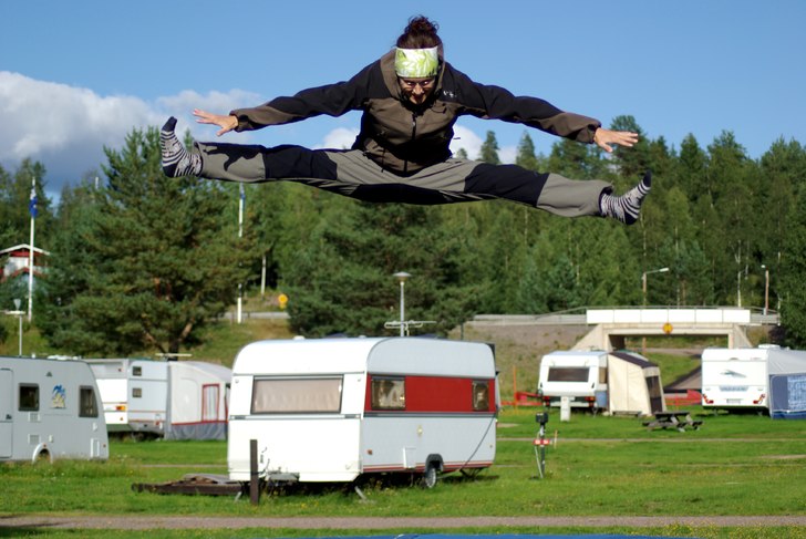 Under en paus i fiskandet så hoppar jag lite på . Foto: Hans Nordén. Åkare: Emma Nordén.