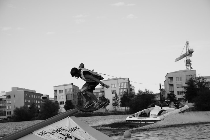 Wakeskate. Foto: Joakim Sandqvist. Åkare: Patrik Ohlsson.