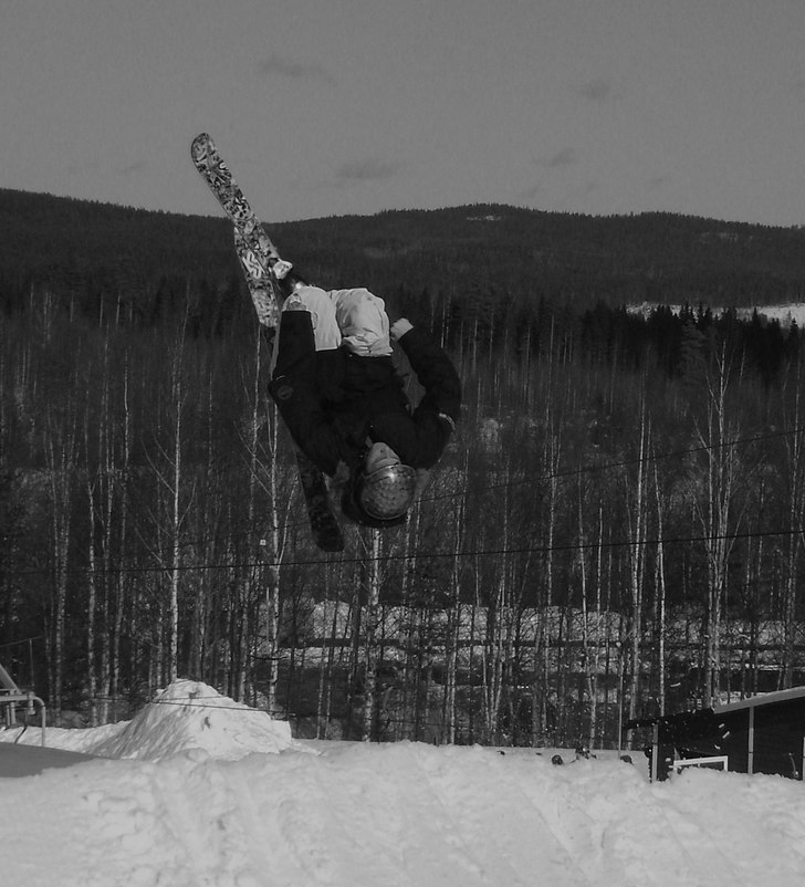 backflip. Foto: Jon Genberg. Åkare: Anton Westling.