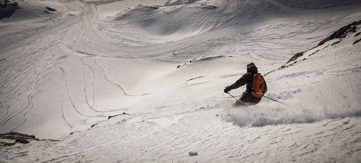 Alpe d'Huez backside on a sunny day.. Foto: Sebastian Kjær. Åkare: Hjalte Borum.