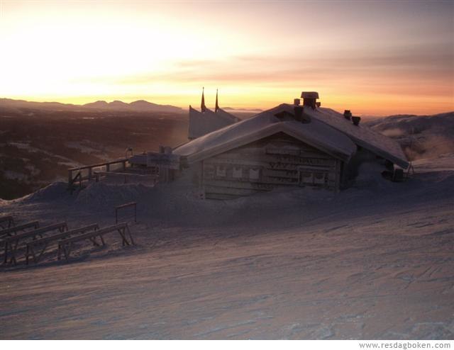 Hummelstugan i solnedgång!!. Foto: Lena Nilsson.