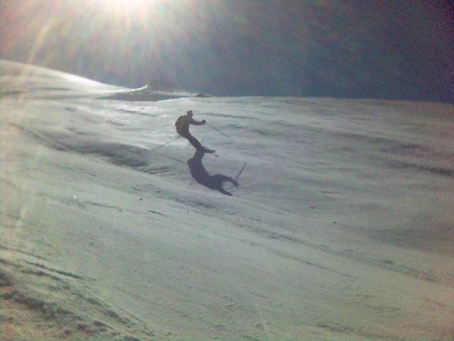Titlisglaciären en isig oktoberdag. Nästan inga . Foto: Cathryn Birch. Åkare: Linus Gabrielsson.