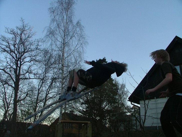 en backflip me studs-skidor dock tagen tidigt :( . Foto: anton AKA paffare. Åkare: charpentier.