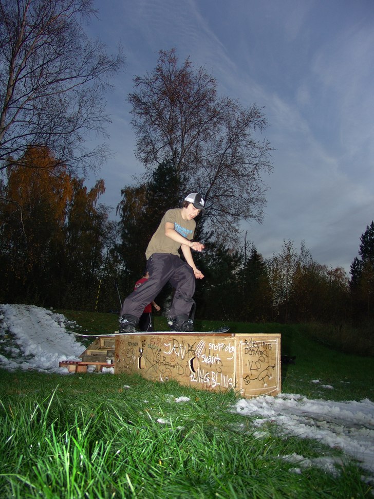 Försäsongs rail . Foto: Jacob Gustafsson. Åkare: Simon Lampinen.