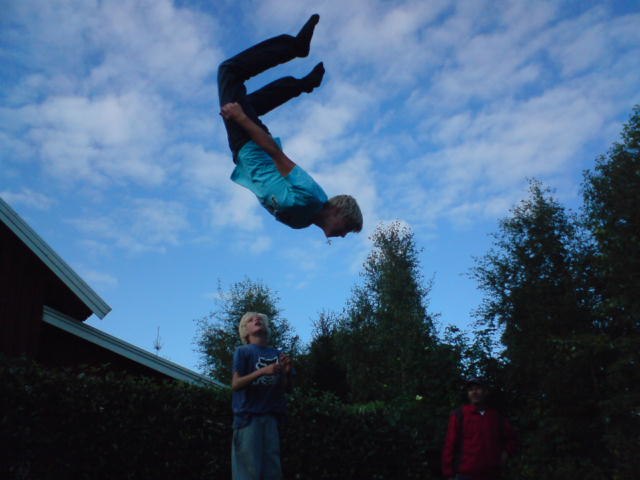 skön bild när jag gör backflip. Foto: petter andersson. Åkare: jag (benjamin).