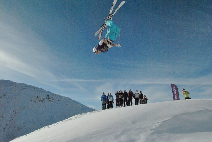 Dubbel backflip. Foto: Anton Börjesson. Åkare: Herman Mellegard.