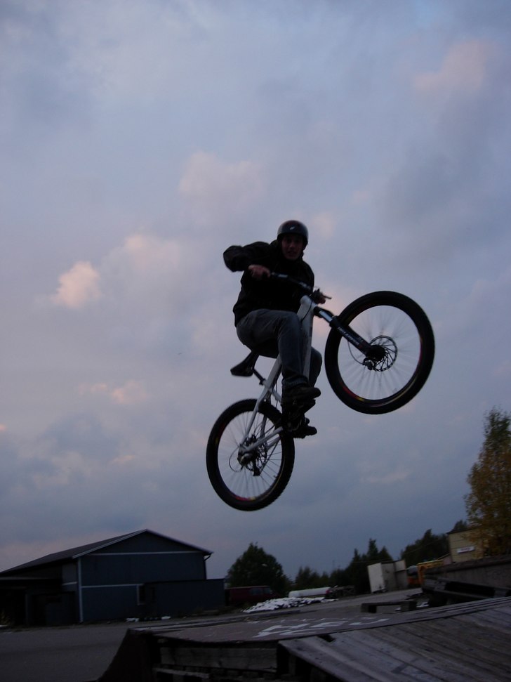 small jump. Foto: olle brant. Åkare: nigel anderson.