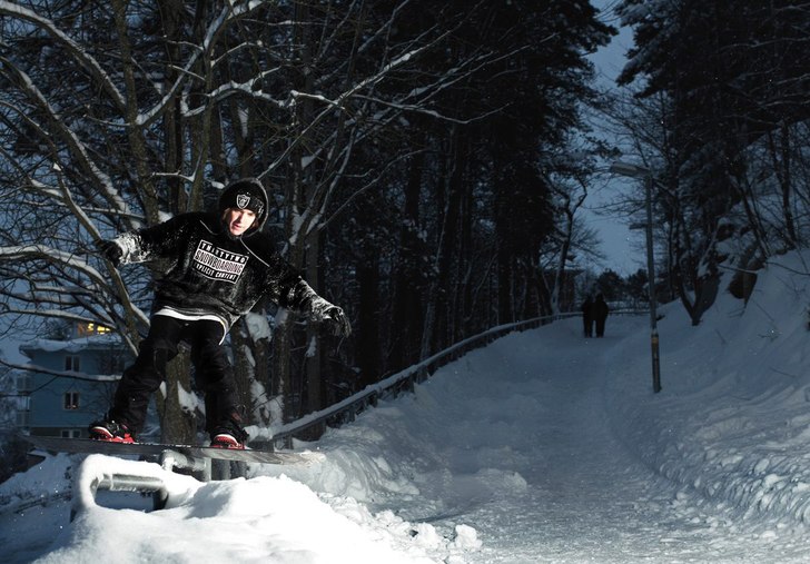 Fs Lipslide @ societetsparken (Norrtälje). Foto: Rasmus Viktorsson. Åkare: Alexander Eklund.