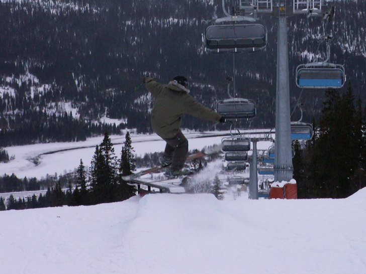 mitt i en fakie 270 coolt me stolsliften bakom!. Foto: Andeewn häggström. Åkare: Pontus Hessle.