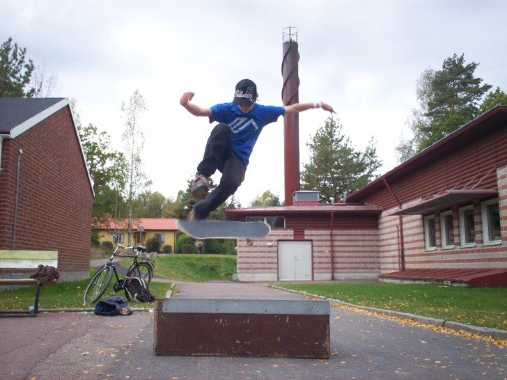 skatade lite på skolan. så kom jag på att jag v. Foto: oskar axelsson. Åkare: alexander helgman.