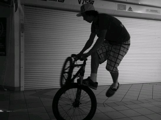 footjam tailwhip. Foto: Billy Kimhed. Åkare: Oscar Faxén.