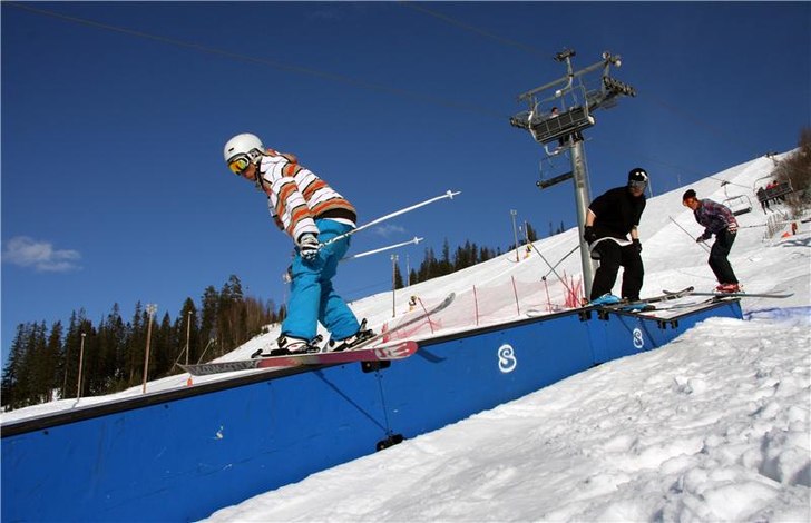 hajkade lite rails en solig vårdag :)

Längst . Foto: Henrik Tindefjord. Åkare: Johan Eriksson Christian Lindström Tim Andersson.