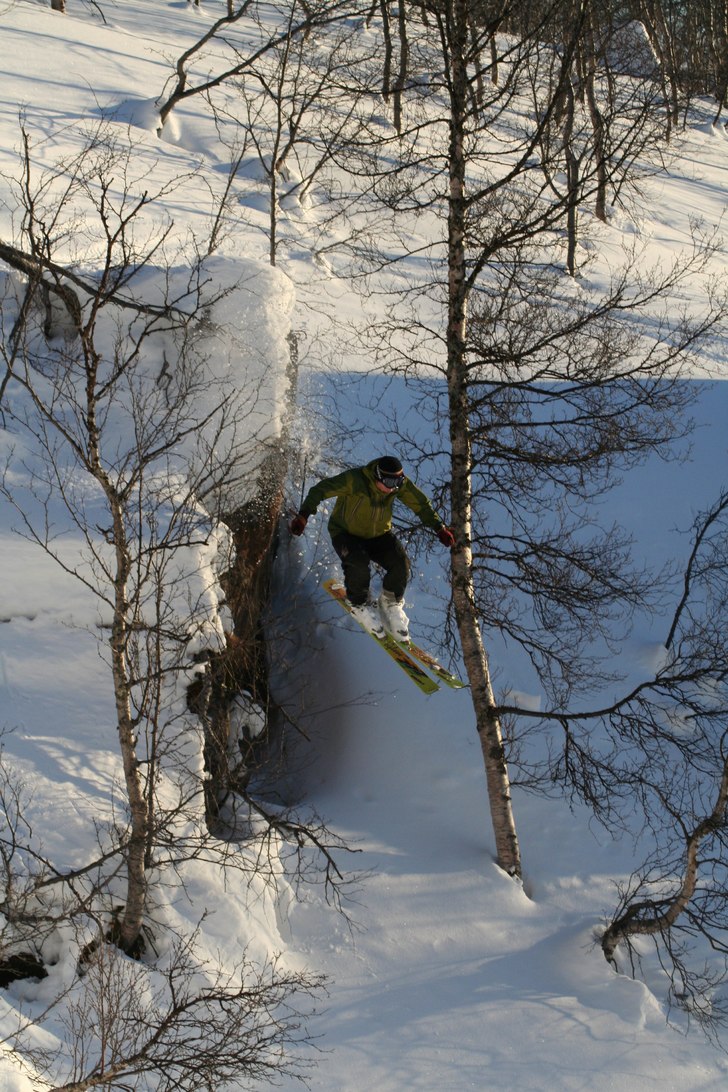 Odd Roar setter en 7 meters dropp.. Foto: Hans Christian Moi. Åkare: Odd Roar Salamonsen.
