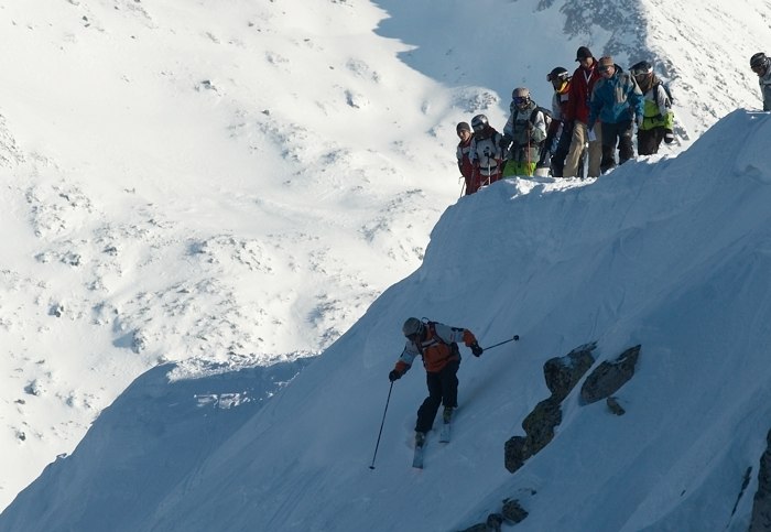 The begging of the second ski descent that day.... Foto: unknown. Åkare: Yavor Netsov.