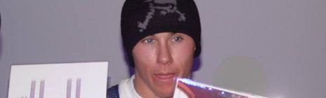 Världens läckraste skidhunk kammar ännu en gån. Foto: Djuice Snowjam. Åkare: Simon Dumont.