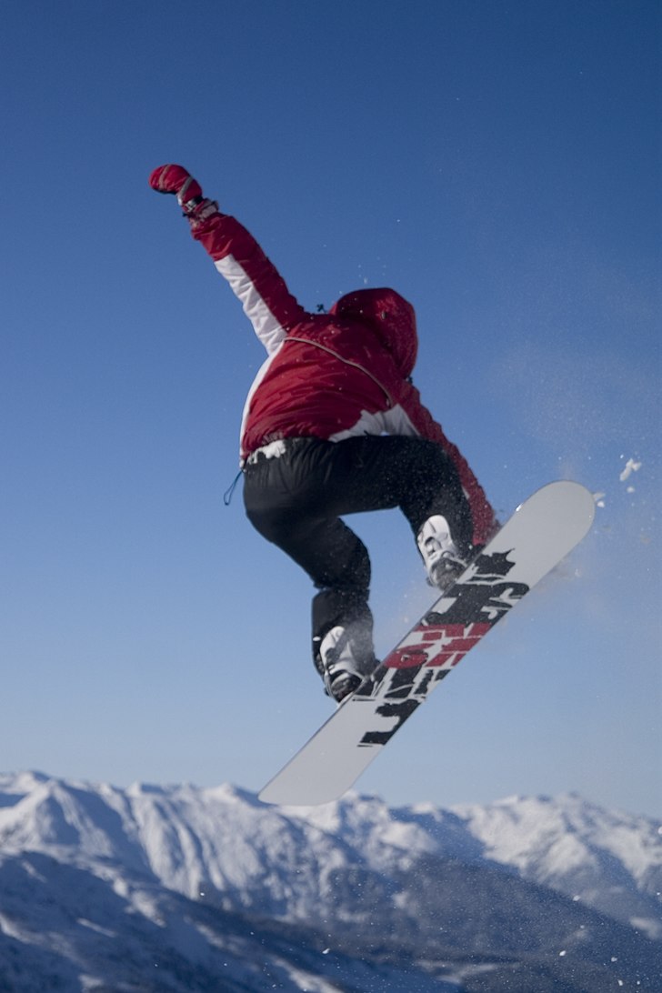 Skön kick med lång o brant landning. Foto: Filip Wannehag. Åkare: Okänd.
