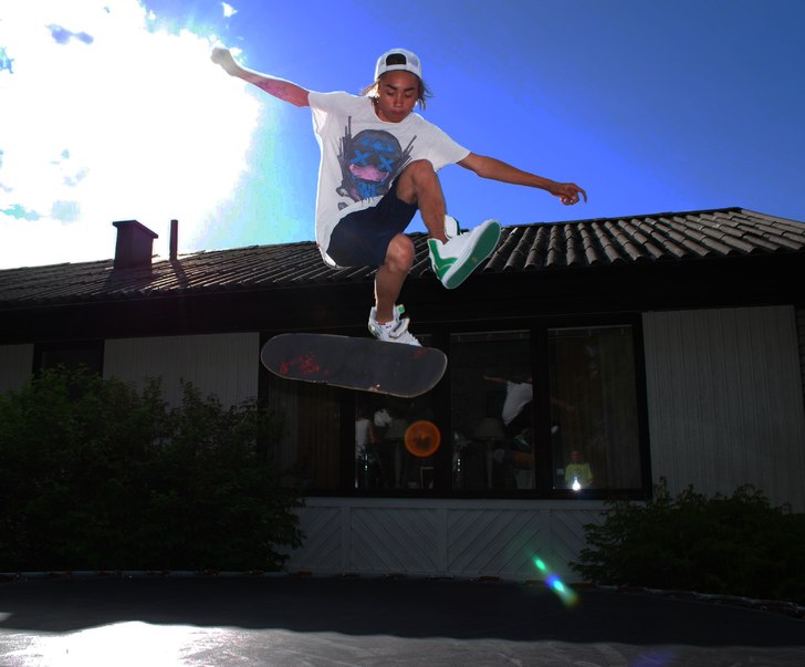 Studsmatte skate, mini ramp, slackline Session @ m. Foto: Daniel Gustafsson. Åkare: Jimmy Samuelsson.