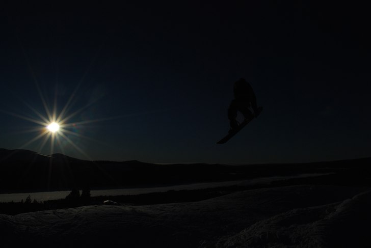 oh yeah!! en tailgrab med brädan.. Foto: Petter Andersson. Åkare: Benjamin Claesson.