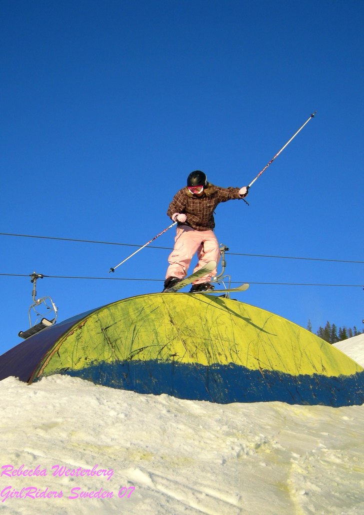 raaaaaaaainbow ? 


www.girlriders-sweden.se 
. Foto: hilla aspman. Åkare: rebecka westerberg.