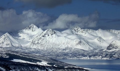 My backyard mountains, 15 min outside my hometown.. Foto: Olav Solberg.