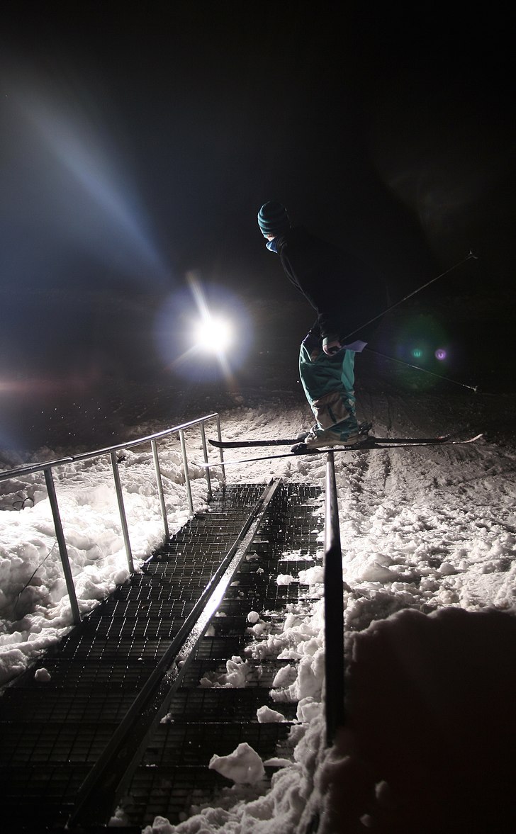 Anton 9 m handrail. Foto: Max Neuriesser. Åkare: Anton Jansson.